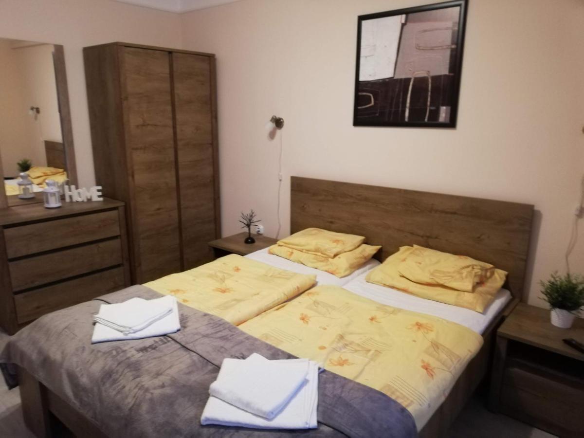 Tulip Family Apartments Eger Extérieur photo