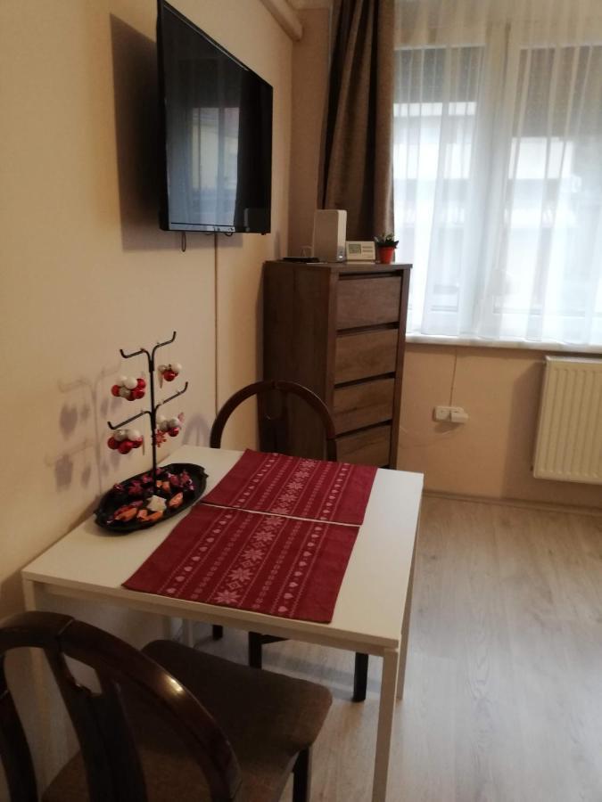 Tulip Family Apartments Eger Extérieur photo